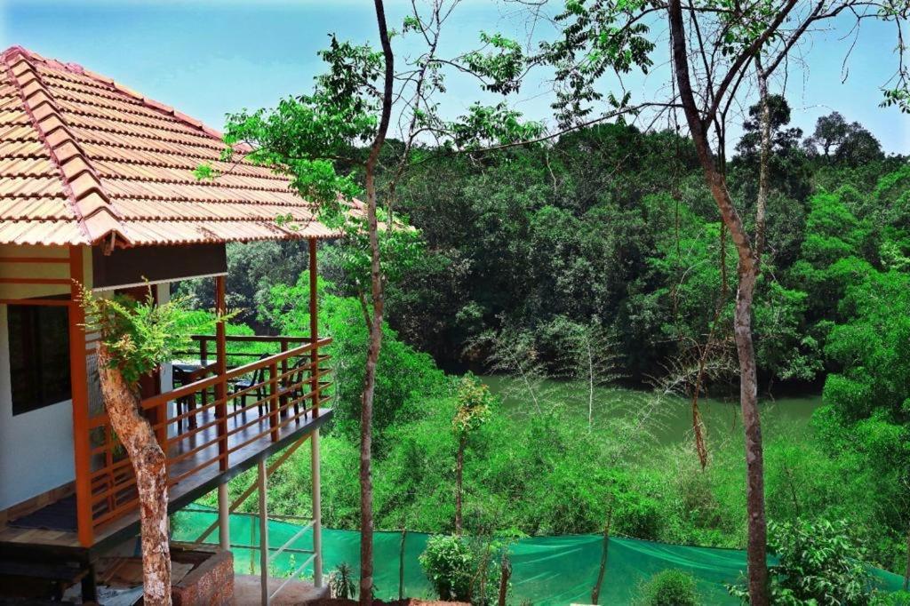 Happydays Hut Villa Mananthavady Exterior photo